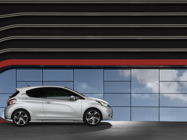 Peugeot 208 GTi фото