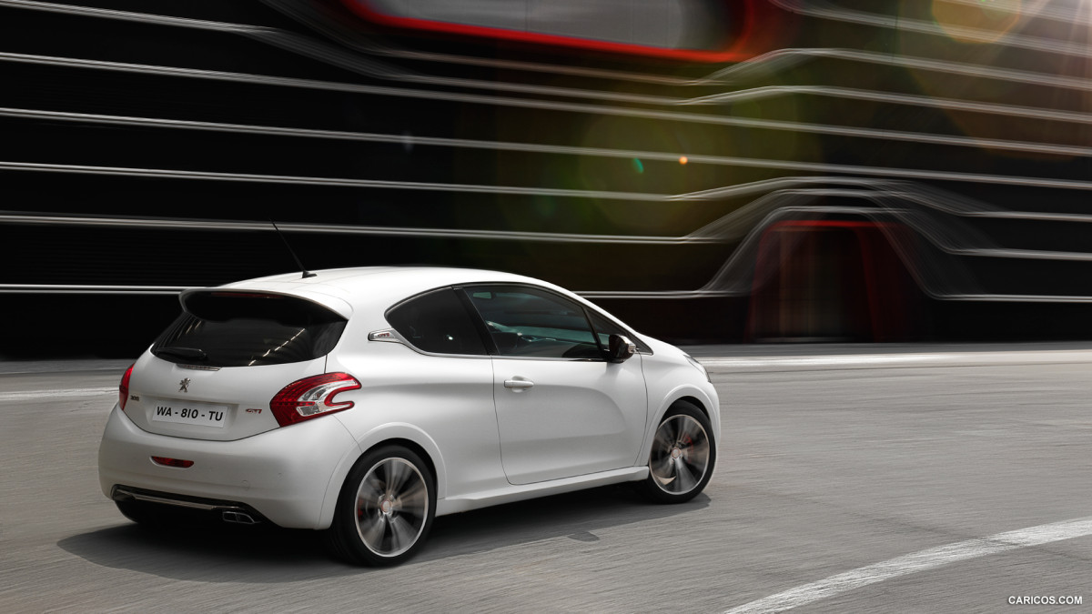 Peugeot 208 GTi фото 122902