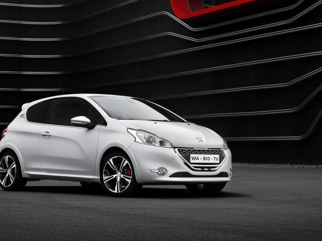 Peugeot 208 GTi фото