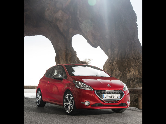 Peugeot 208 GTi фото