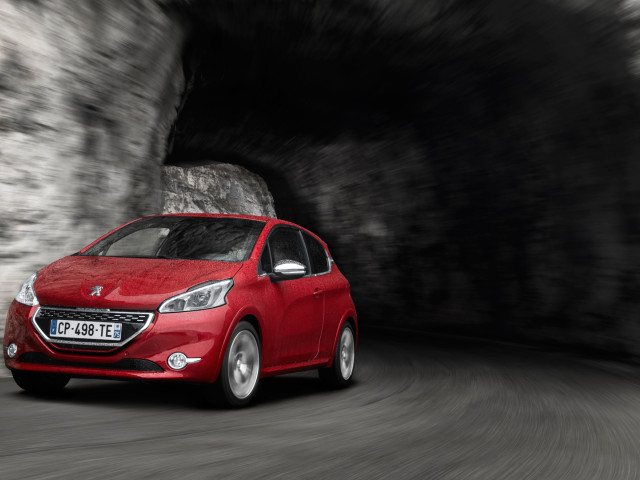 Peugeot 208 GTi фото