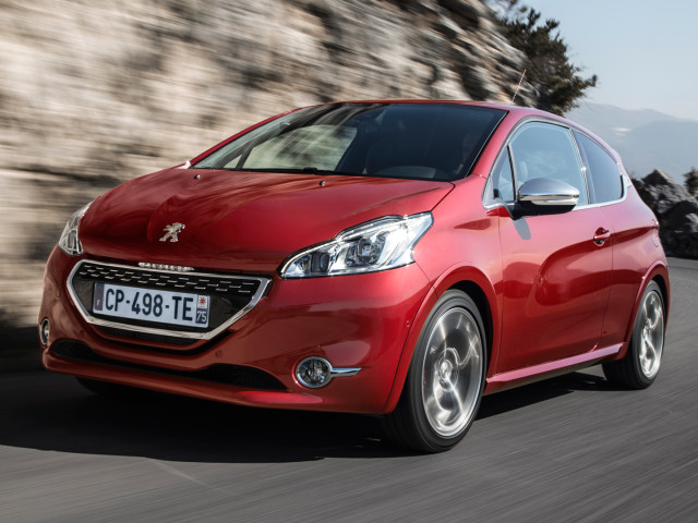 Peugeot 208 GTi фото