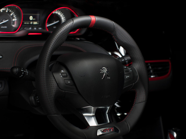 Peugeot 208 GTi фото