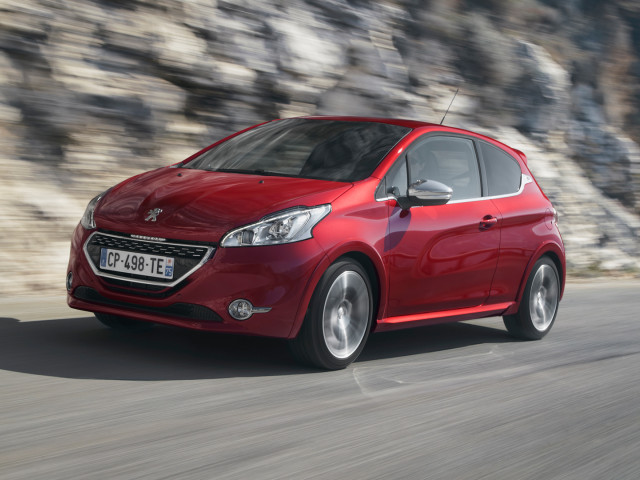 Peugeot 208 GTi фото