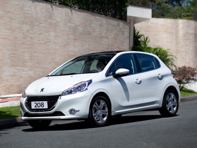 Peugeot 208 фото