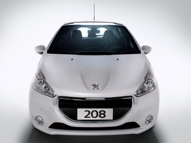 Peugeot 208 фото