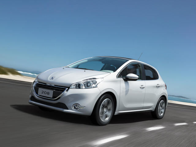 Peugeot 208 фото