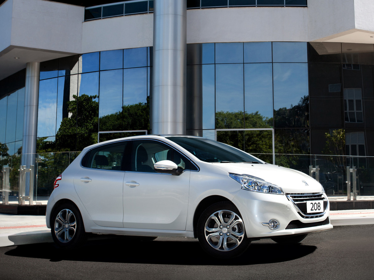 Peugeot 208 фото 103524