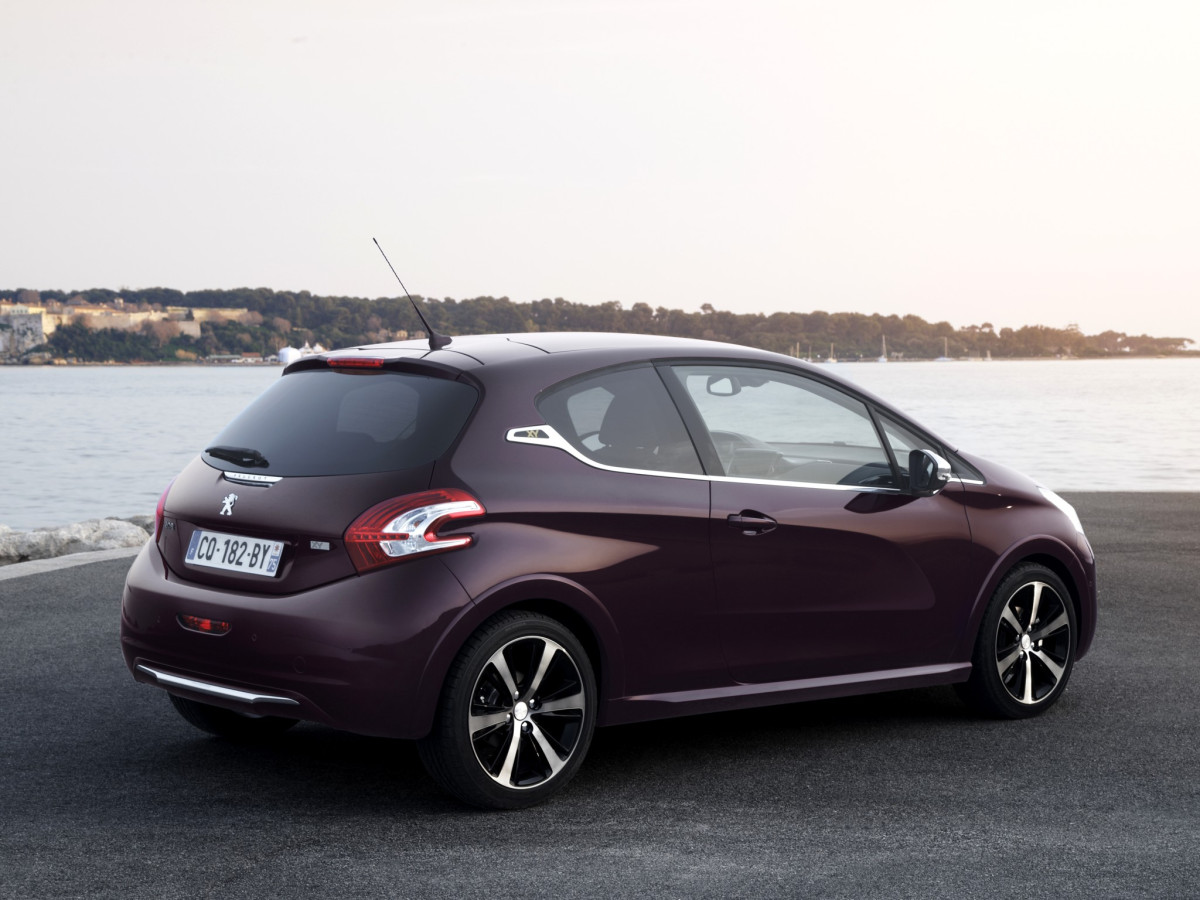 Peugeot 208 фото 103639