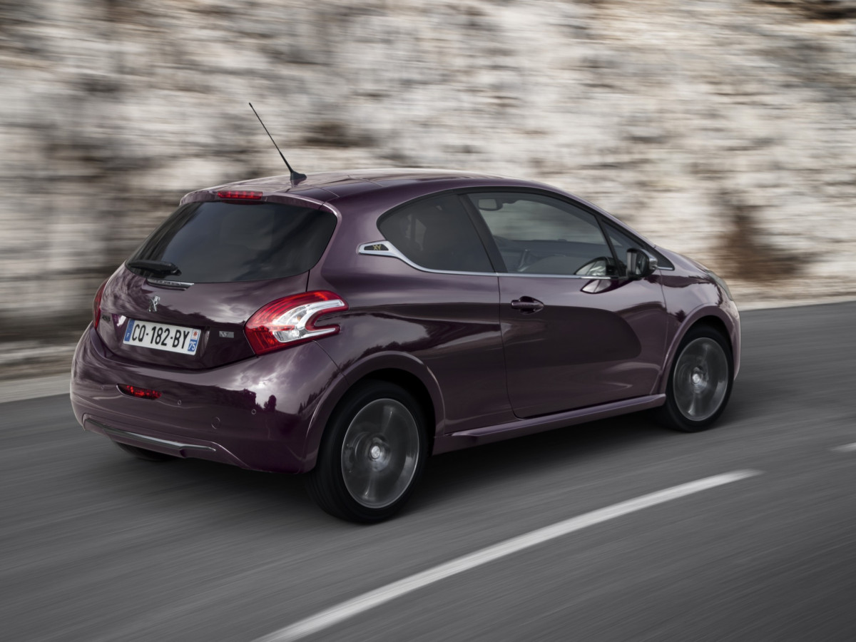 Peugeot 208 фото 103640