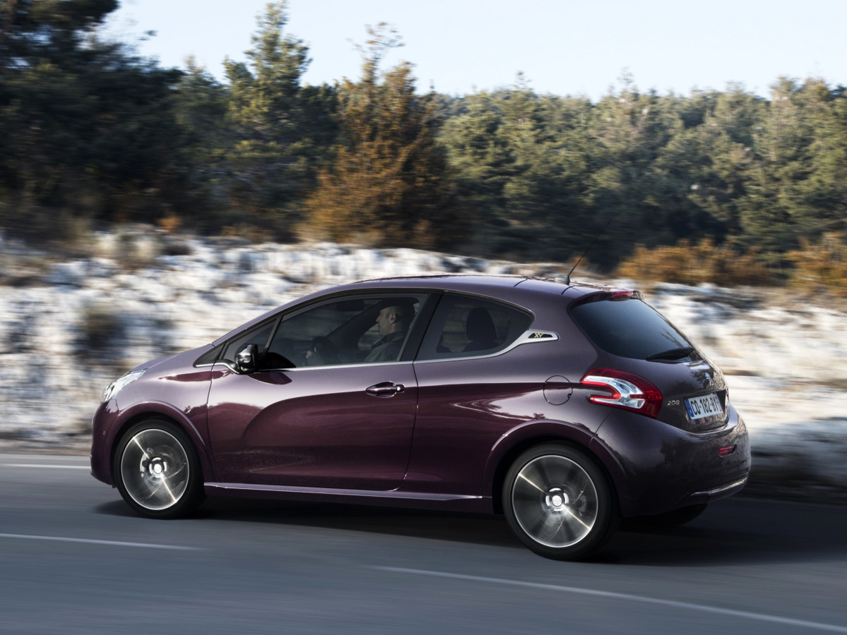 Peugeot 208 фото 103641