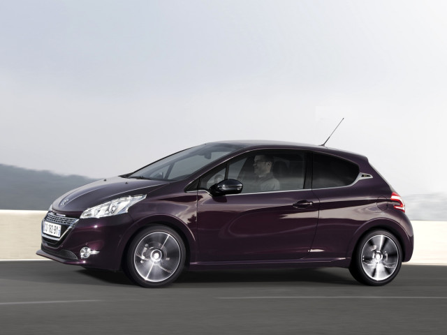 Peugeot 208 фото