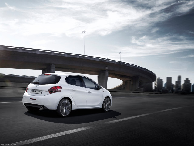 Peugeot 208 фото