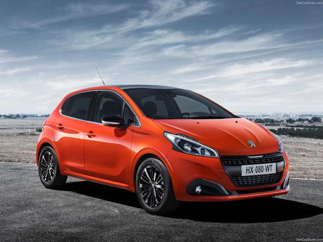 Peugeot 208 фото