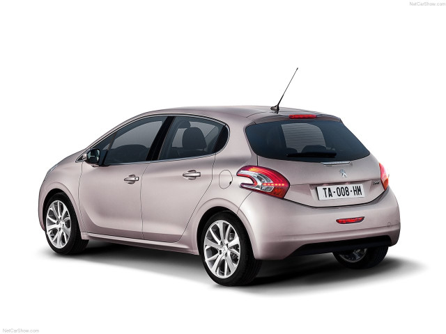 Peugeot 208 фото