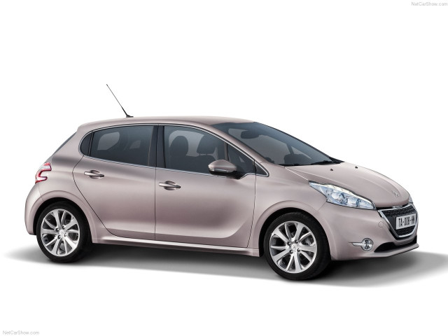 Peugeot 208 фото