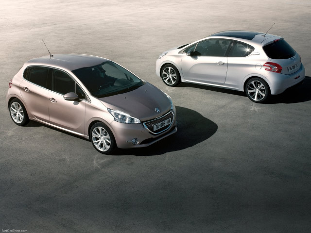 Peugeot 208 фото