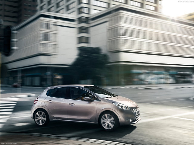 Peugeot 208 фото