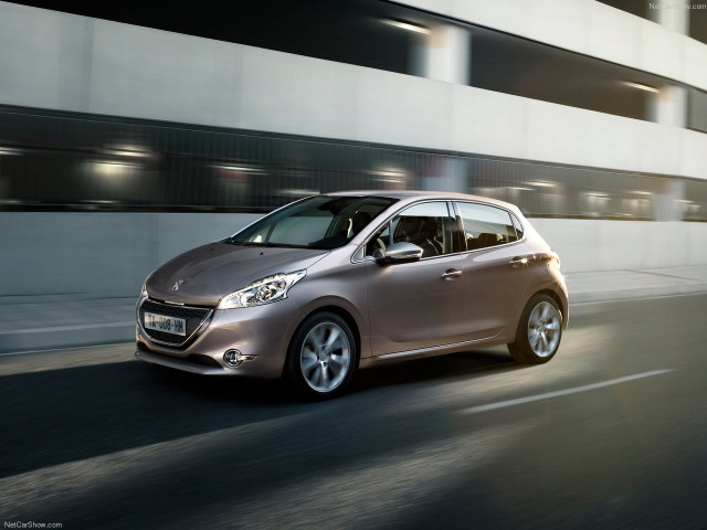 Peugeot 208 фото