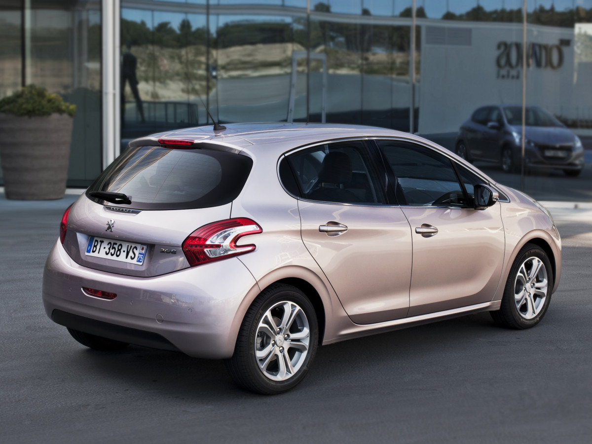 Peugeot 208 фото 93357