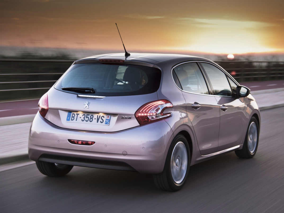 Peugeot 208 фото 93359