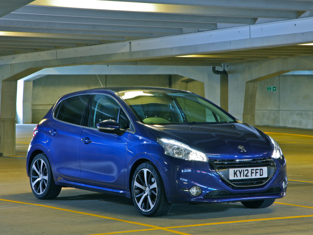 Peugeot 208 фото