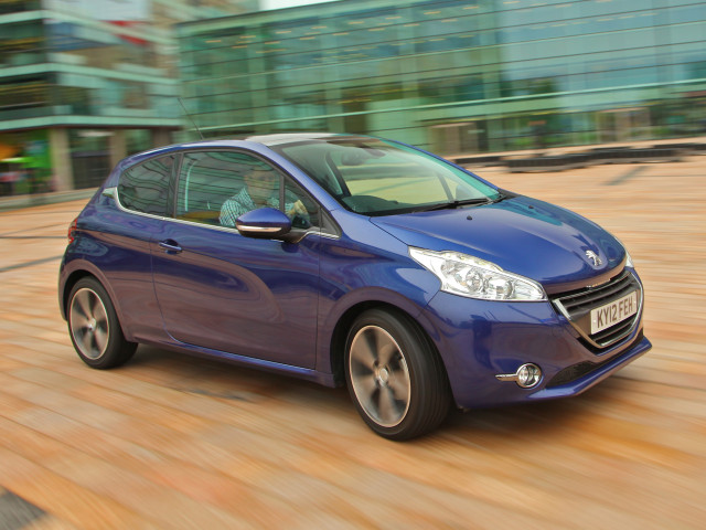 Peugeot 208 фото