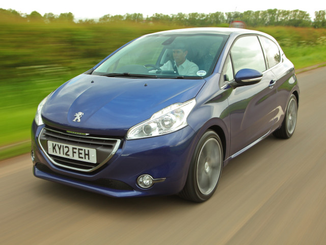 Peugeot 208 фото