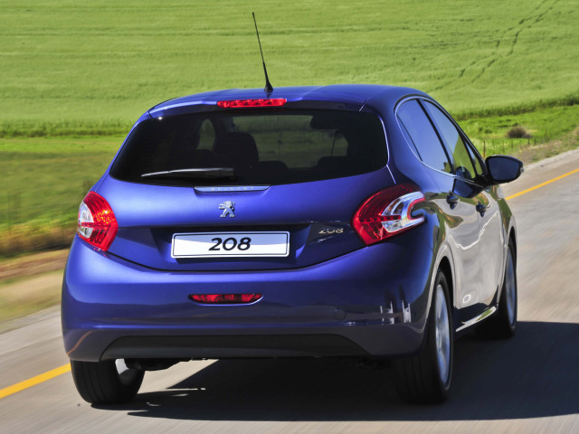 Peugeot 208 фото