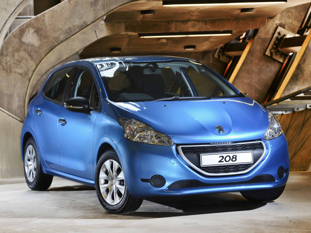 Peugeot 208 фото