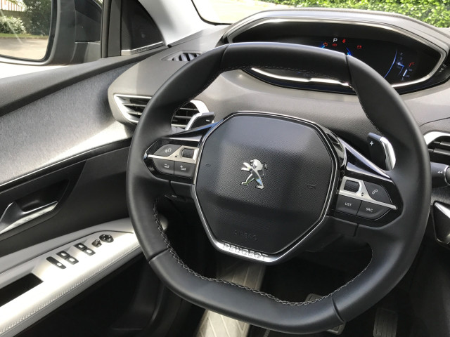 Peugeot 3008 фото