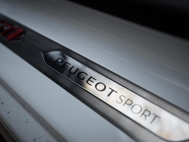 Peugeot 308 GTi фото