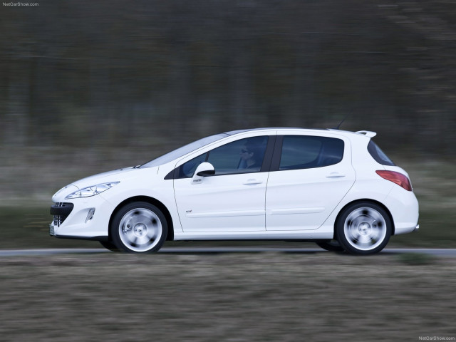 Peugeot 308 GTi фото