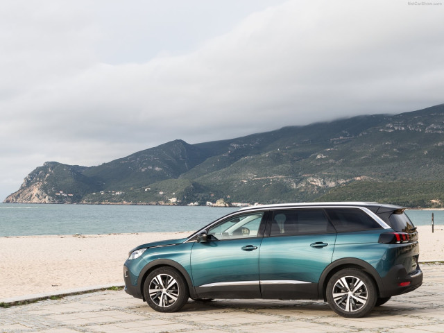 Peugeot 5008 фото