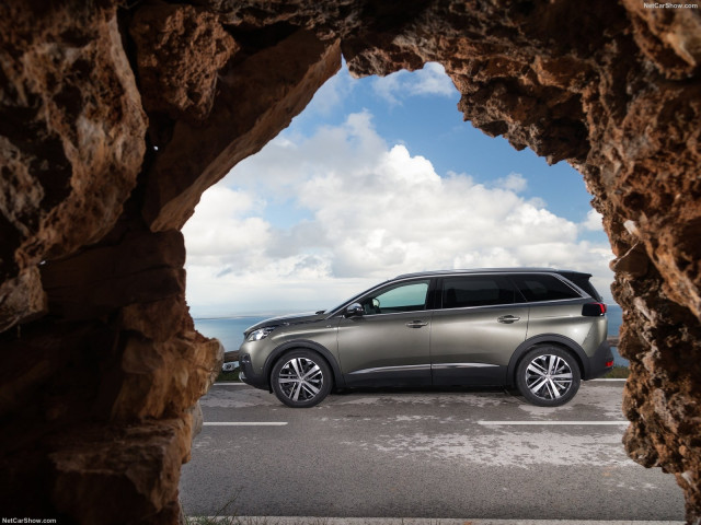 Peugeot 5008 фото