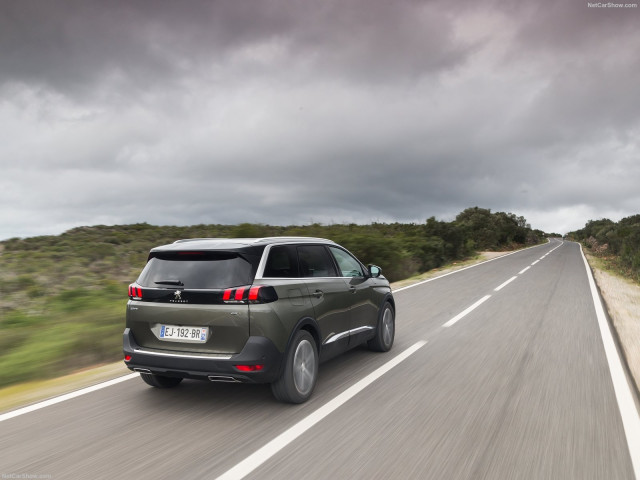 Peugeot 5008 фото