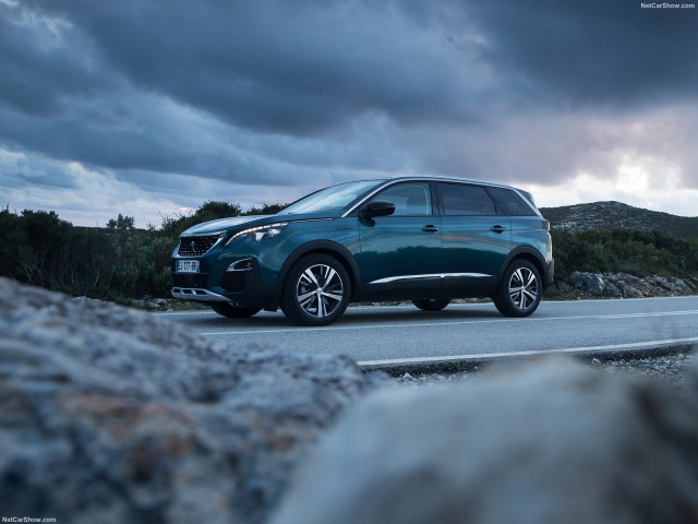 Peugeot 5008 фото