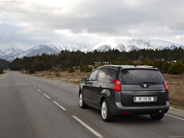 Peugeot 5008 фото