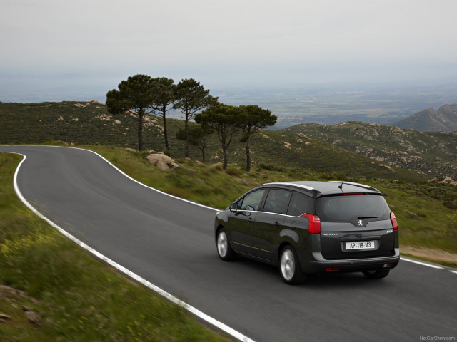 Peugeot 5008 фото