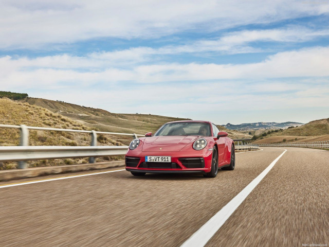 Porsche 911 Carrera GTS фото