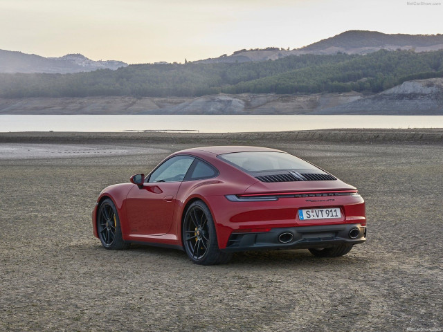 Porsche 911 Carrera GTS фото