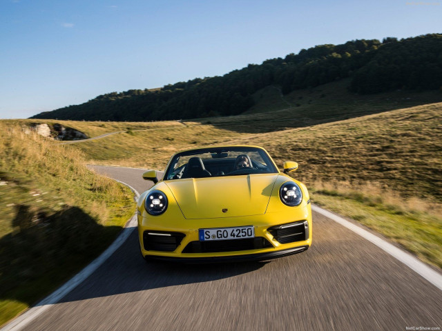 Porsche 911 Carrera GTS фото