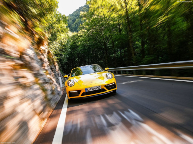 Porsche 911 Carrera GTS фото