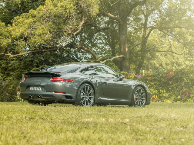 Porsche 911 Carrera S фото