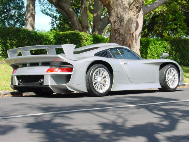 Porsche 911 GT1 фото