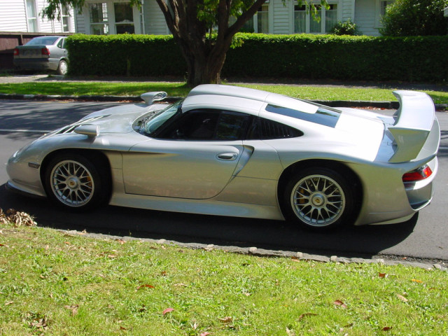 Porsche 911 GT1 фото