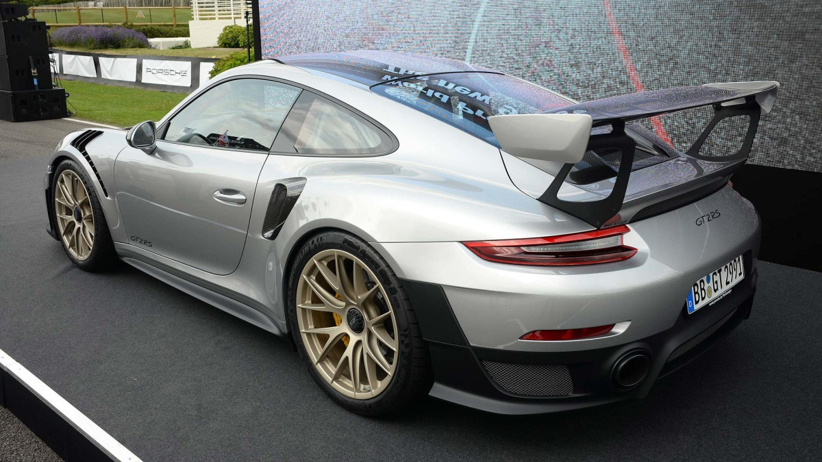 Porsche 911 GT2 RS фото 185344