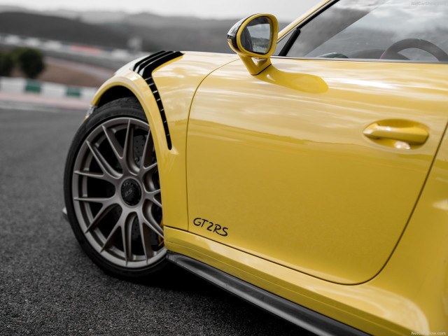 Porsche 911 GT2 RS фото