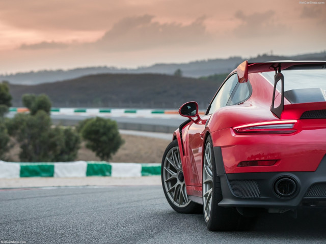 Porsche 911 GT2 RS фото