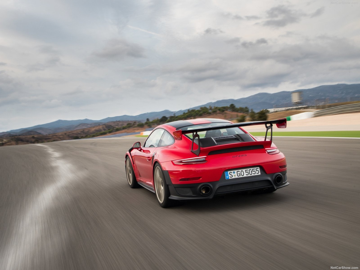 Porsche 911 GT2 RS фото 189591